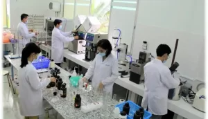 chức thiết bị, thí nghiệm trong các trường trung học và trường chuyên biệt công lập